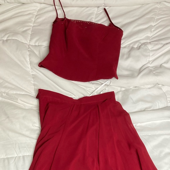 Deep red B2 two-piece prom dress never worn - Picture 5 of 5